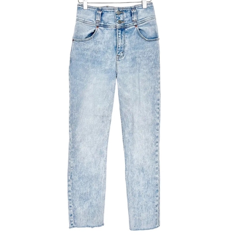 Abercrombie & Fitch Ultra High Rise acid wash mom jeans size. 0/25